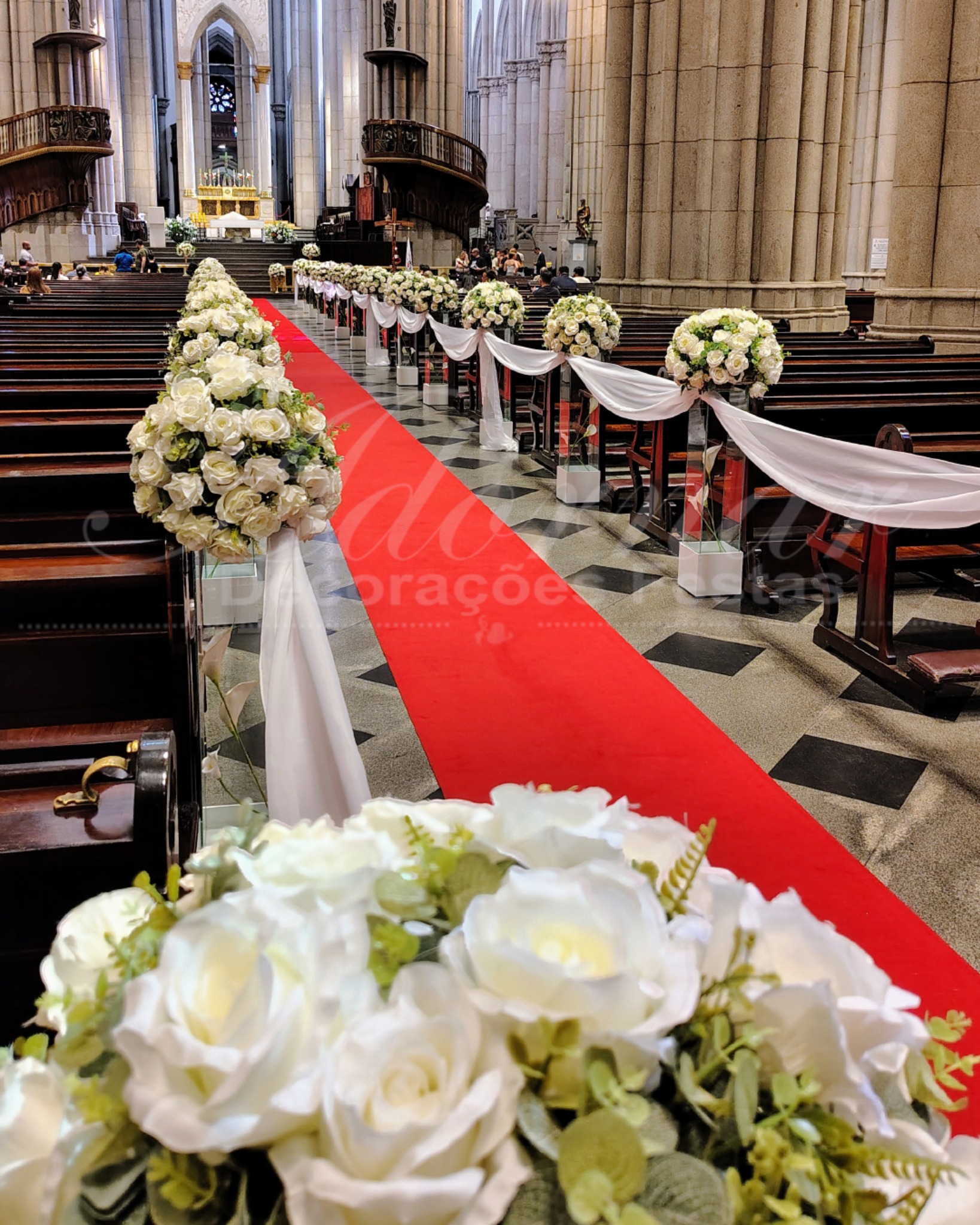 Decoração cerimônia colunas vidro catedral sé